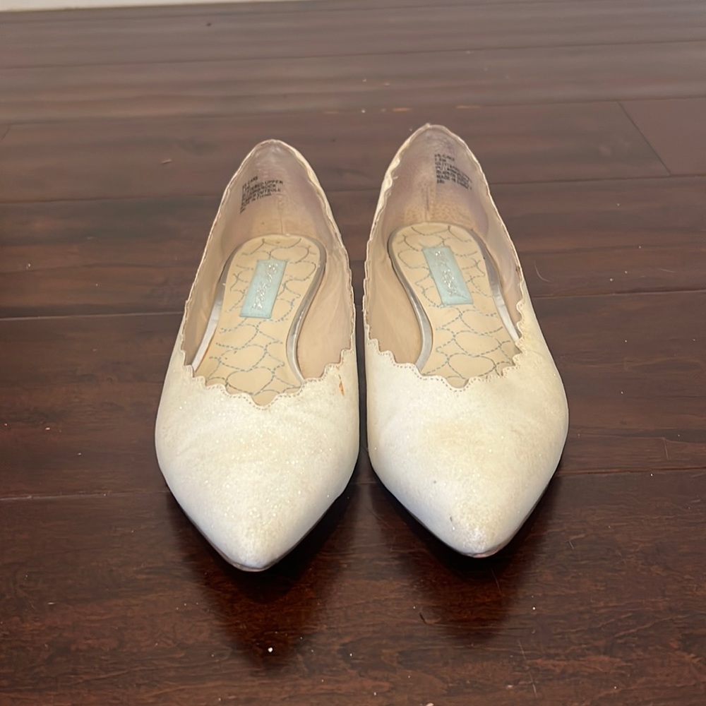 Size 7.5 M glittered white Betsey Johnson flats